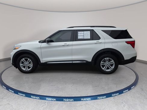 Certified 2022 Ford Explorer XLT w/ Equipment Group 202A AWD/4WD image 8