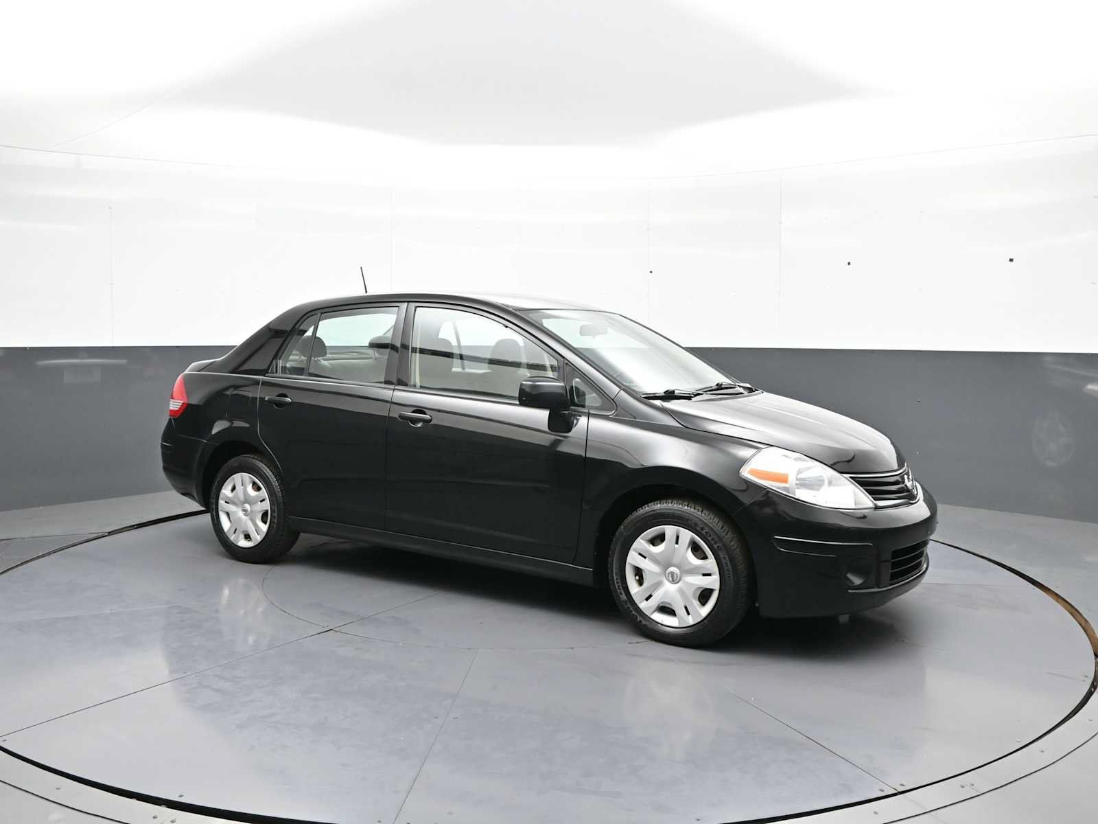 Used 2011 Nissan Versa 1.8 S FWD image 4