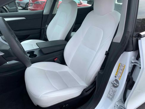 Used 2023 Tesla Model 3 Standard Range image 2