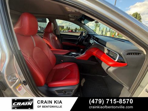 Used 2018 Toyota Camry XSE FWD image 31