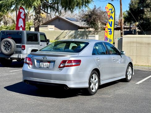 Used 2011 Toyota Camry SE w/ SE Extra-Value Pkg #1 image 4