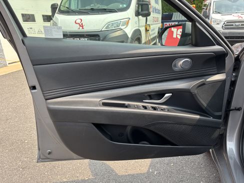 Used 2025 Hyundai Elantra SEL FWD image 16