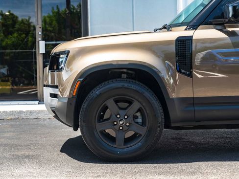 Used 2023 Land Rover Defender 110 S image 4