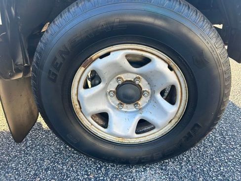 Used 2013 Toyota Tacoma Base image 2