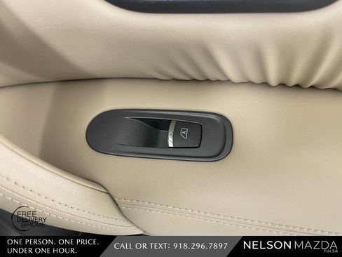 Used 2017 Nissan Armada Platinum w/ Interior Lighting Package image 41