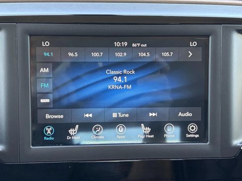 Used 2018 Chrysler Pacifica Touring-L w/ Tire & Wheel Group FWD image 19