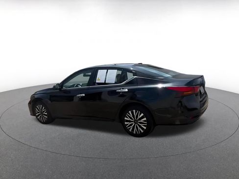 Used 2025 Nissan Altima 2.5 SV FWD image 10