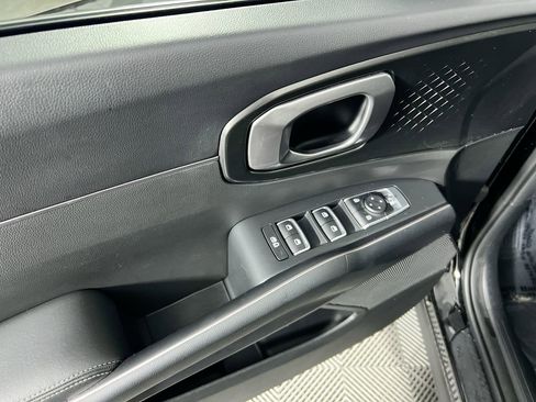 Used 2022 Kia Sorento S image 14