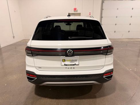 Used 2025 Volkswagen Taos SE FWD image 6
