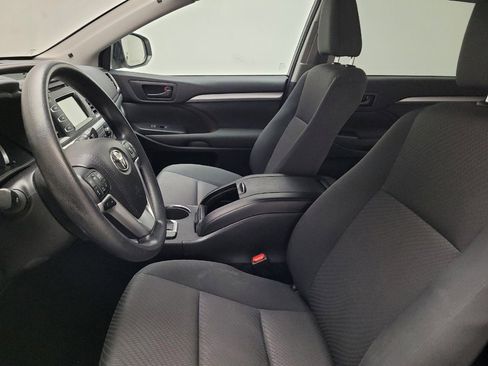 Used 2018 Toyota Highlander LE image 17