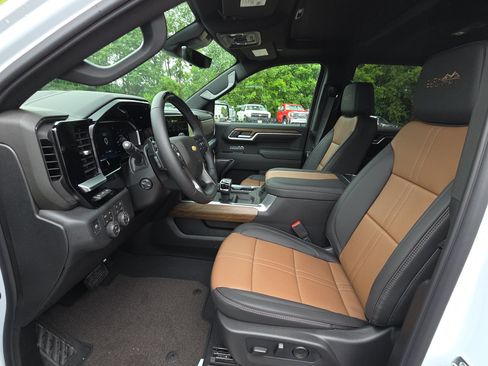 New 2026 Chevrolet Silverado 1500 High Country w/ Technology Package AWD/4WD image 16