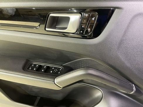 Used 2019 Porsche Cayenne AWD/4WD image 35
