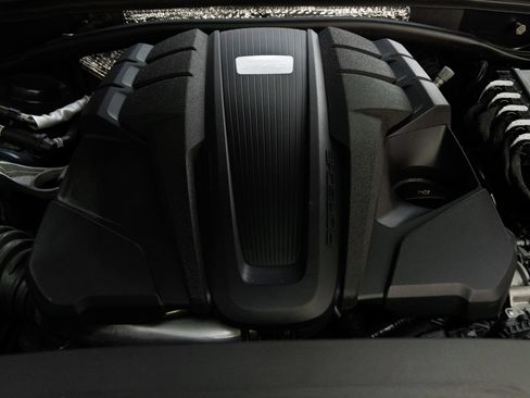 Certified 2023 Porsche Macan S AWD/4WD image 40