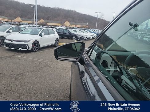 Certified 2025 Volkswagen Tiguan SE image 26