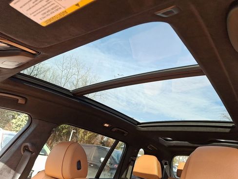 Used 2022 BMW X7 xDrive40i w/ M Sport Package image 11