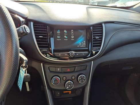 Used 2017 Chevrolet Trax LS w/ LPO, Cargo Package AWD/4WD image 21