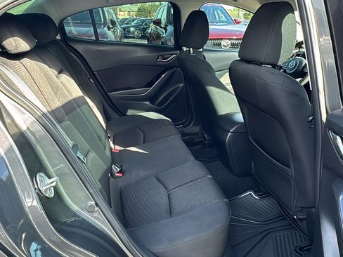 Used 2018 MAZDA MAZDA3 Sport w/ Preferred Equipment Package FWD image 21