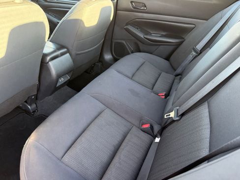 Used 2024 Nissan Altima 2.5 SV FWD image 11