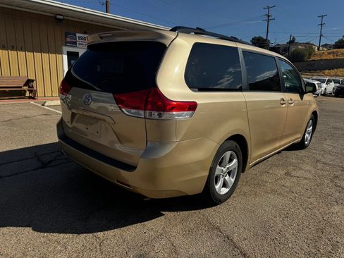 Used 2012 Toyota Sienna LE w/ Towing Pkg FWD image 4