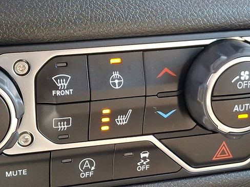 Certified 2024 Jeep Gladiator Sport image 23