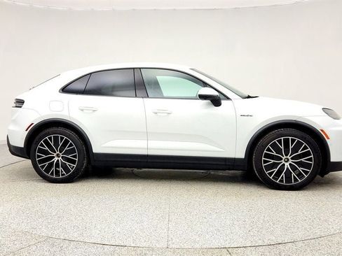 Used 2025 Porsche Macan 4 Electric image 4