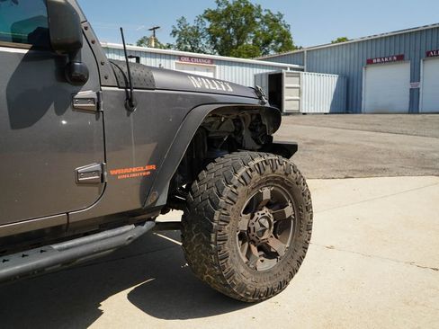 Used 2014 Jeep Wrangler Unlimited Sport AWD/4WD image 17