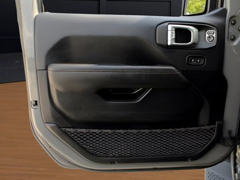 Used 2021 Jeep Wrangler Unlimited Sahara image 9