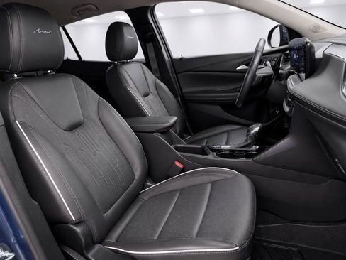 Used 2024 Buick Encore GX Avenir w/ Avenir Convenience Package FWD image 14