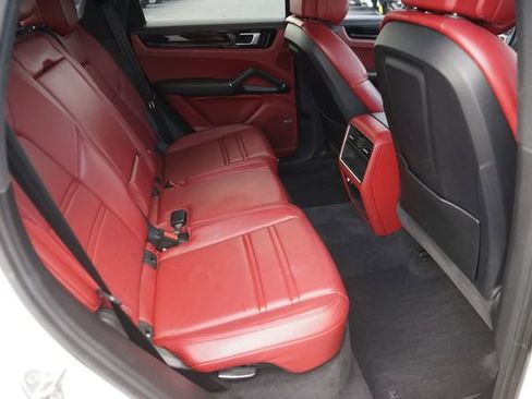 Used 2019 Porsche Cayenne AWD/4WD image 16