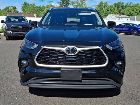 Used 2022 Toyota Highlander XLE AWD/4WD image 16