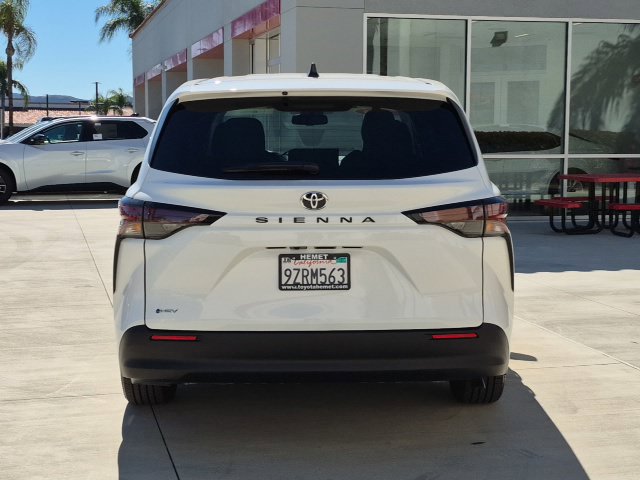 Used 2026 Toyota Sienna LE FWD image 6