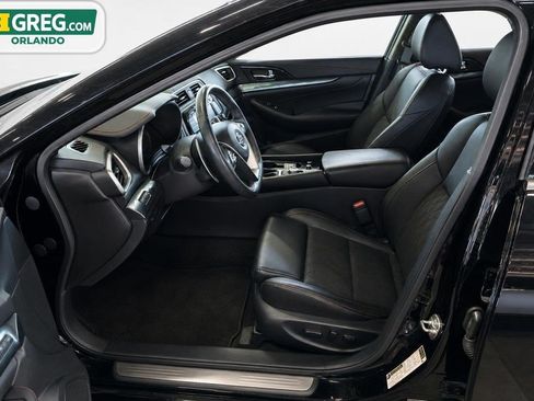Used 2022 Nissan Maxima SR w/ Sport Mat Group FWD image 10