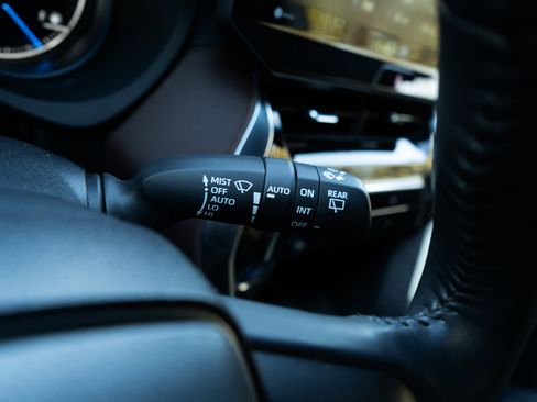 Used 2021 Toyota Venza Limited image 24