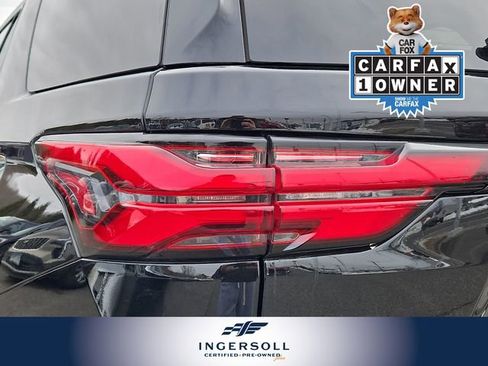 Used 2023 Chevrolet Traverse RS image 13