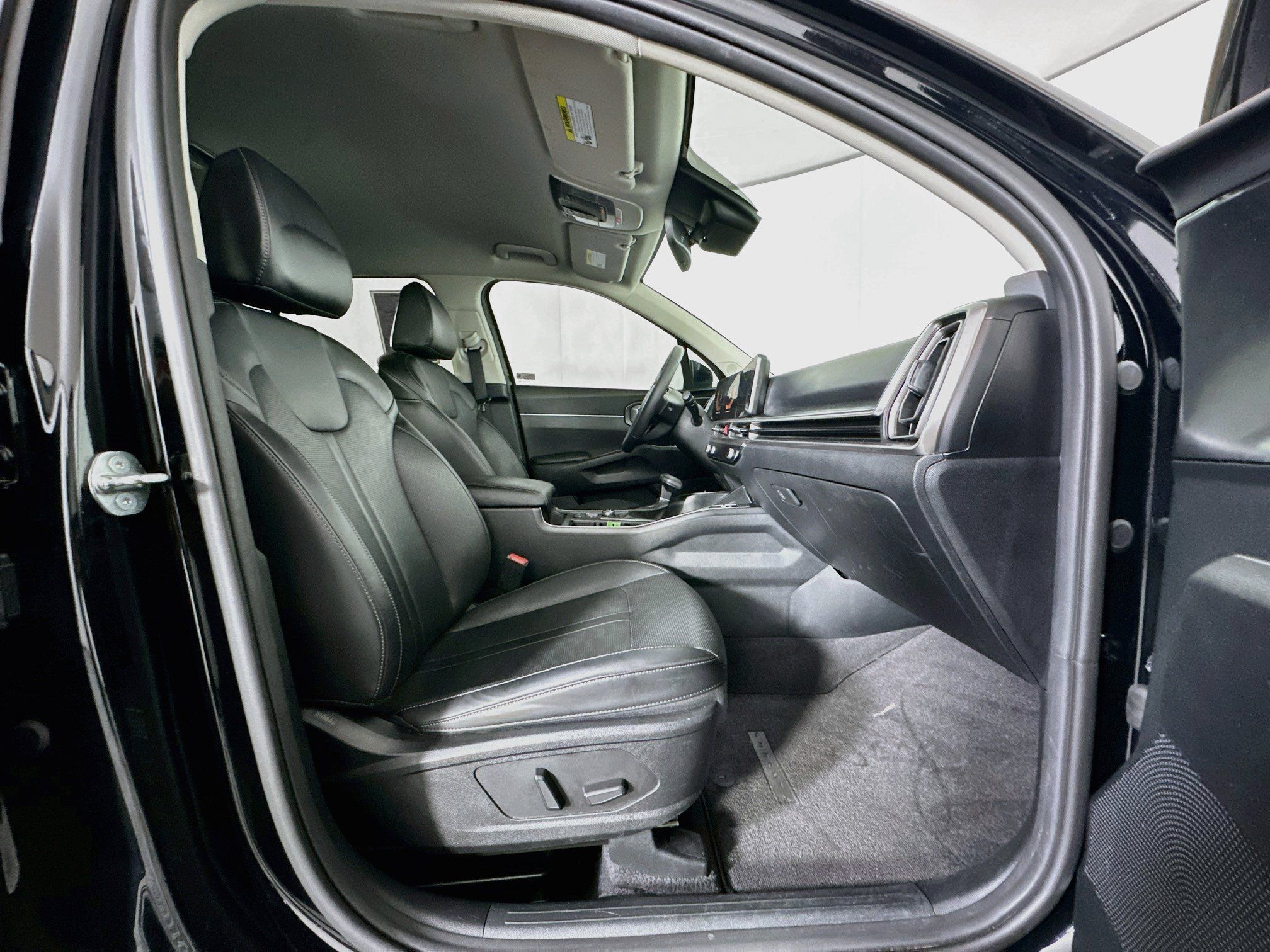 Used 2025 Kia Sorento EX FWD image 34