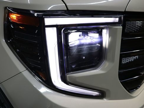 Used 2023 GMC Sierra 1500 Elevation image 13