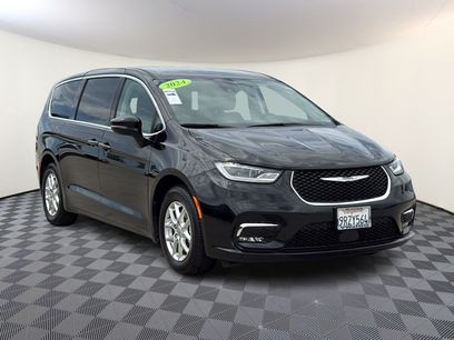 Used 2024 Chrysler Pacifica Touring-L