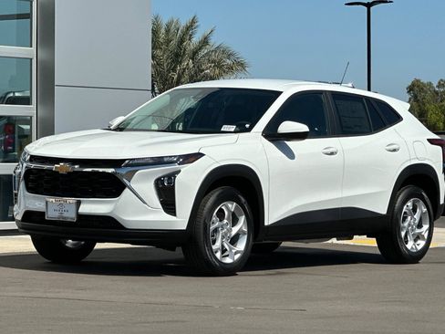 New 2026 Chevrolet Trax LS w/ LS Convenience Package FWD image 8