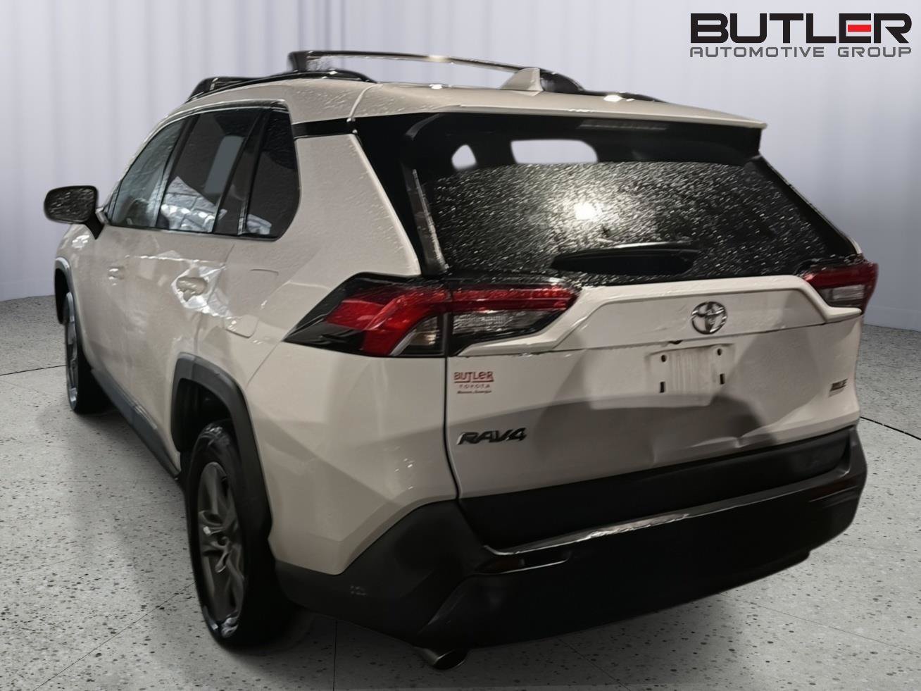 Used 2022 Toyota RAV4 XLE w/ Convenience Package FWD image 10