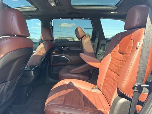 Used 2023 Kia Telluride SX Prestige AWD/4WD image 9