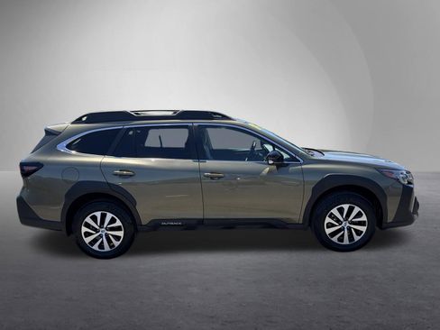 Used 2024 Subaru Outback Premium AWD/4WD image 2