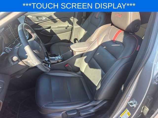 Used 2025 Chevrolet Trax RS w/ Sunroof Package FWD image 11