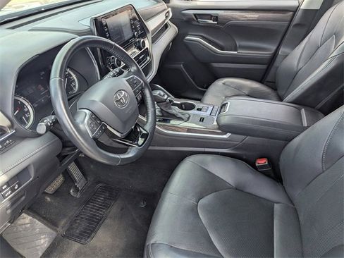 Used 2021 Toyota Highlander Limited image 21