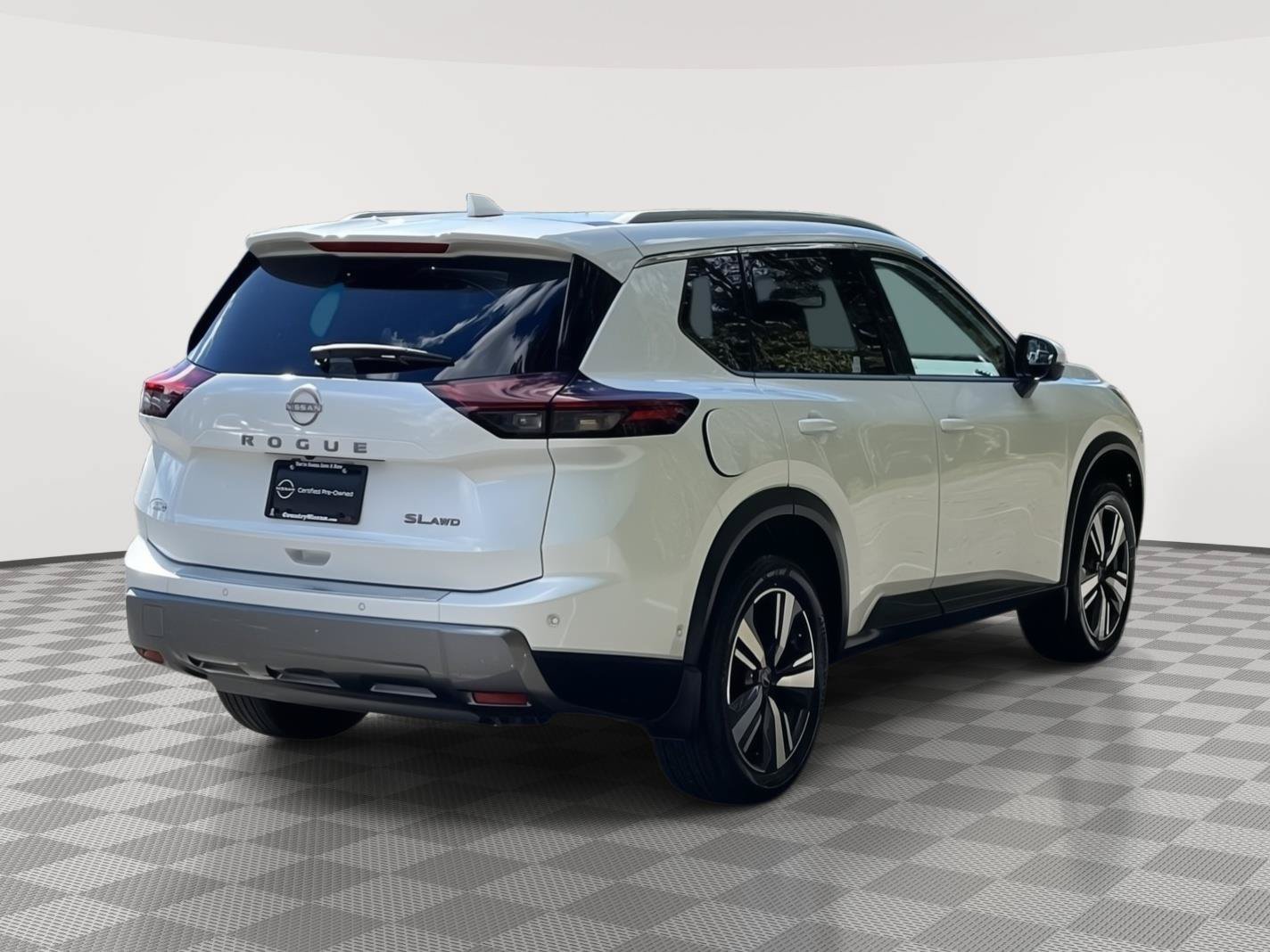 Used 2025 Nissan Rogue SL AWD/4WD image 5
