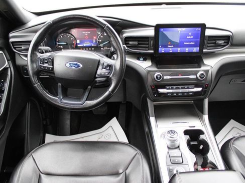 Used 2020 Ford Explorer XLT w/ Equipment Group 202A image 11