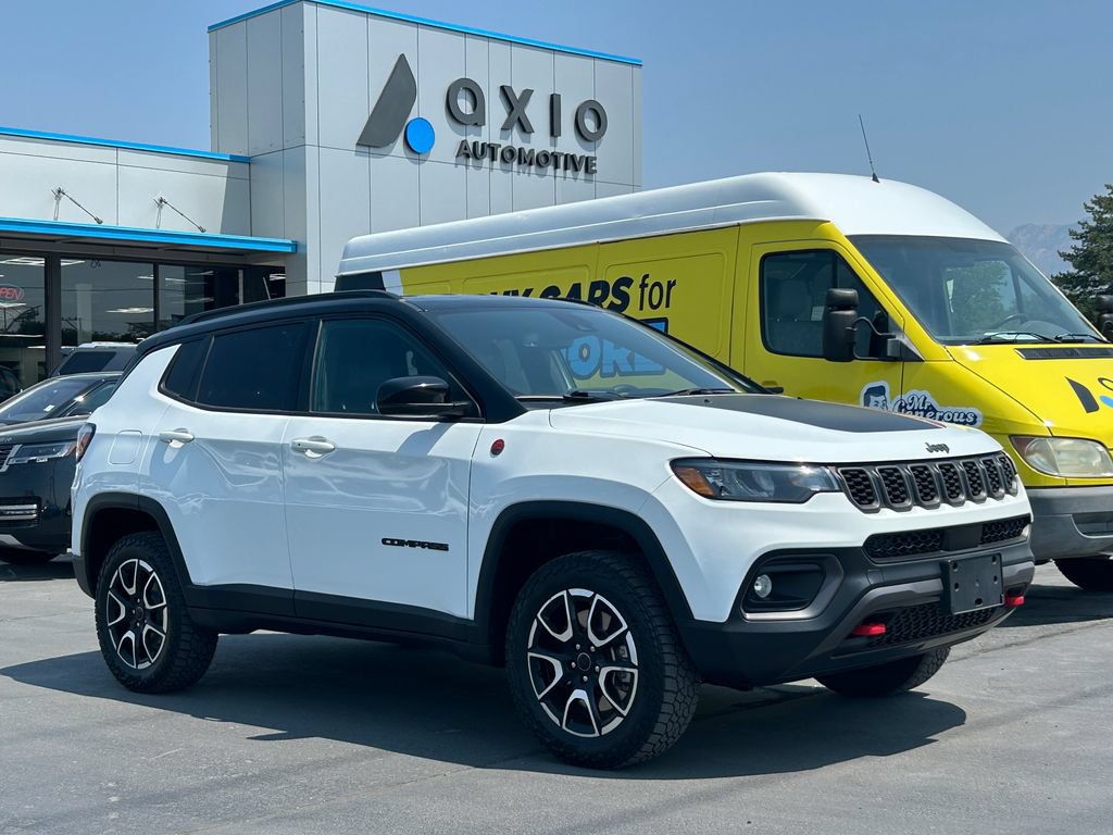 Used 2025 Jeep Compass Trailhawk AWD/4WD image 1