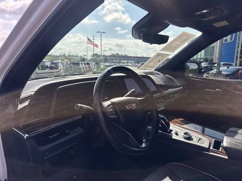 Used 2024 Cadillac Escalade ESV Premium Luxury RWD image 14