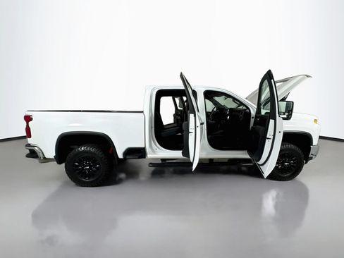 Used 2021 Chevrolet Silverado 2500 LTZ w/ Z71 Off-Road Package AWD/4WD image 27