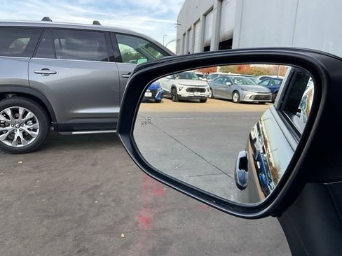 Used 2025 Toyota RAV4 XLE image 20