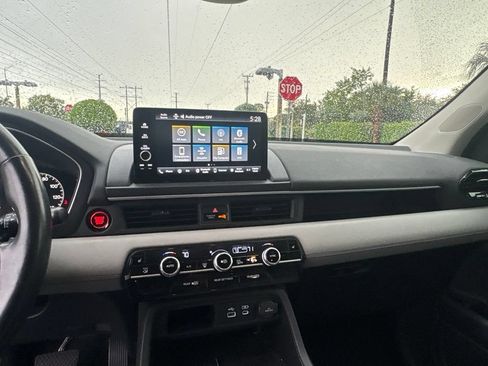Used 2025 Honda Pilot EX-L image 19